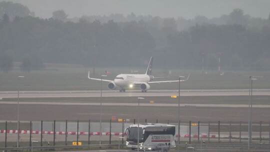 Nach Drohnensichtung am Flughafen München - Flugbetrieb Nach Drohnensichtung am Flughafen München - Flugbetrieb