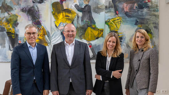 Di e Witzenmann-Geschäftsführung bleibt in schwierigen Zeiten optimistisch: Philip Paschen (Chief Operating Officer/Chief Digita