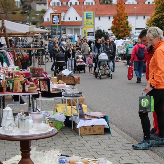 Viel los ist bei der Schnäppchenjagd.