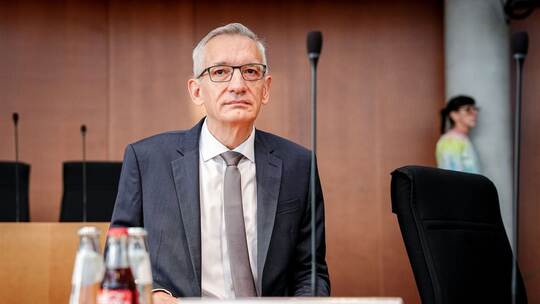 Öffentliche Anhörung der Präsidenten der Nachrichtendienste Öffentliche Anhörung der Präsidenten der Nachrichtendienste