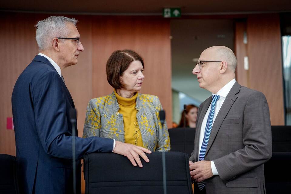 Öffentliche Anhörung der Präsidenten der Nachrichtendienste Öffentliche Anhörung der Präsidenten der Nachrichtendienste