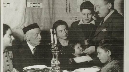 Ein historisches Bild: Ein jüdischer Fotograf aus Pforzheim namens Roedelheim begann 1938, Fotografien von jüdischem Leben in Pf