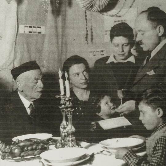 Ein historisches Bild: Ein jüdischer Fotograf aus Pforzheim namens Roedelheim begann 1938, Fotografien von jüdischem Leben in Pf