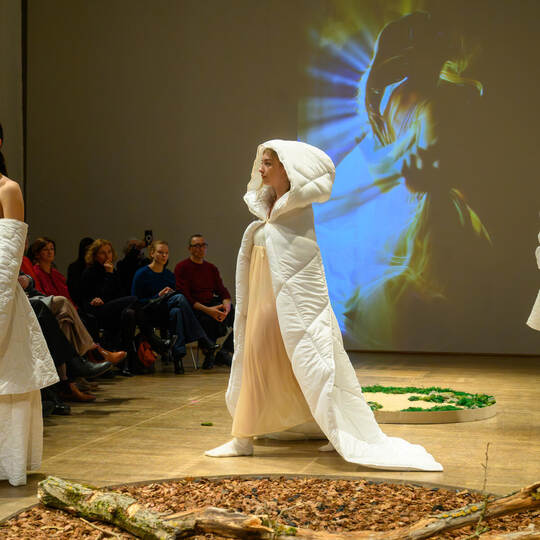 Stücke aus der Kollektion „Fashion for inner harmony“ von Hannah Gönnewicht. Sommer