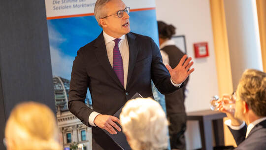 Will mehr Innovationskraft in Deutschland sehen: Digitalmister Karsten Wildberger beim CDU-Wirtschaftsrat im Pforzheimer Parkhot Wirtschaftsrat Karsten Wildberger