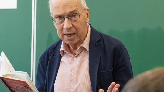 Will Sozialdezernent bleiben: Frank Fillbrunn (65). Archivfoto: Meyer) Vorlesetag Frank Fillbrunn