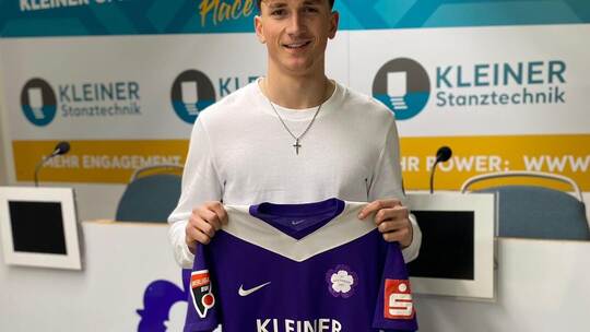 Der 17-jährige Julian Bürkle trägt künftig wieder das Nöttinger Trikot. Foto: Nico Werner