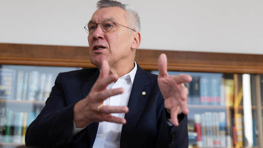 Prof. Dr. Dirk Wentzel sieht Deutschland nach vielen mageren Jahren wirtschaftlich wieder auf einem guten Weg. Foto: Röhr Interview Dirk Wentzel Freihandel