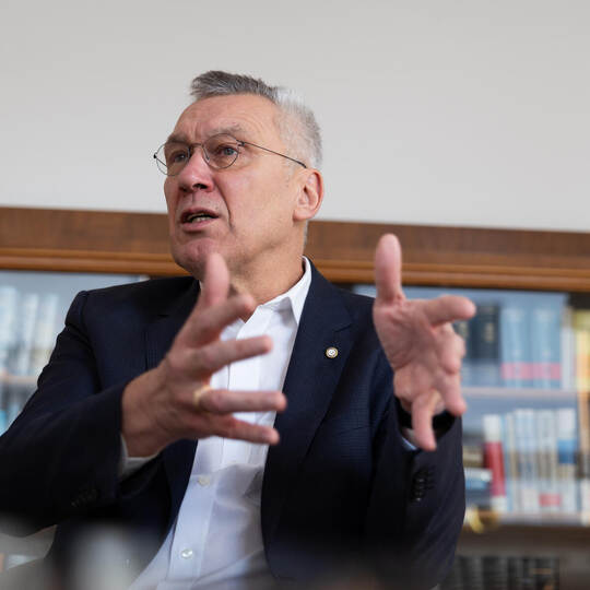 Prof. Dr. Dirk Wentzel sieht Deutschland nach vielen mageren Jahren wirtschaftlich wieder auf einem guten Weg. Foto: Röhr Interview Dirk Wentzel Freihandel