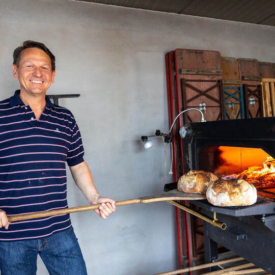 Hinterm Ortsschild Eisingen Brotbacken