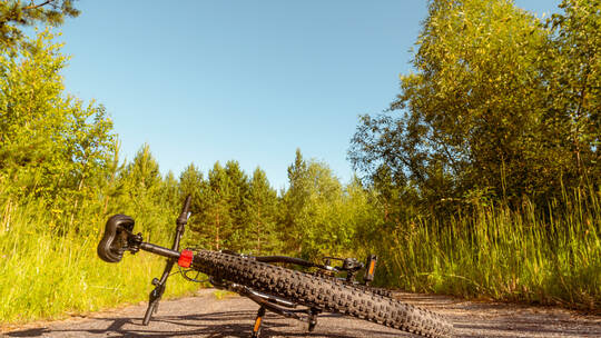 Bicycle lies on rural road
