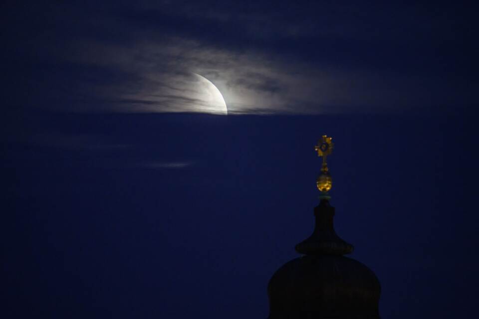 Partielle Mondfinsternis - Dresden Partielle Mondfinsternis - Dresden