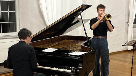 Jakob Bänsch (Trompete) und Sebastian Sternal (Klavier) brillieren im Abschlusskonzert des Black Forest Jazz Festivals. Reinhold