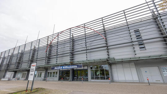 Neben Fahrrad XXL auf der Wilferdinger Höhe steht die ehemalige Filiale von Opti-Wohnwelt (zuvor Roller) seit zwei Jahren leer. ehemaliges Opti Wohnwelt