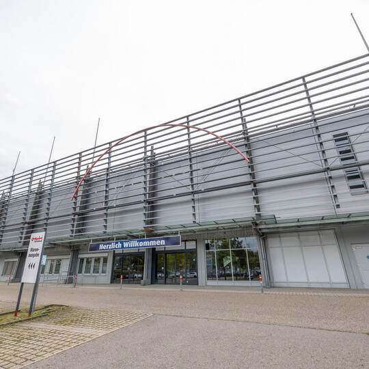Neben Fahrrad XXL auf der Wilferdinger Höhe steht die ehemalige Filiale von Opti-Wohnwelt (zuvor Roller) seit zwei Jahren leer. ehemaliges Opti Wohnwelt
