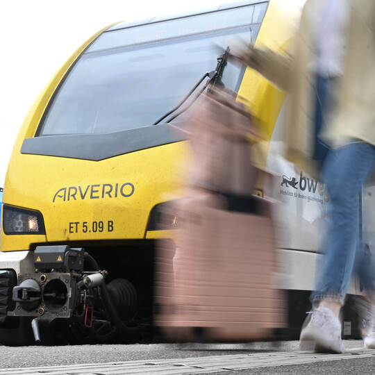 Wer den Regionalexpress 1 von Arverio auf der Residenzbahn von Stuttgart nach Karlsruhe nutzen will, braucht oft viel Geduld. Di Bahngesellschaft Arverio