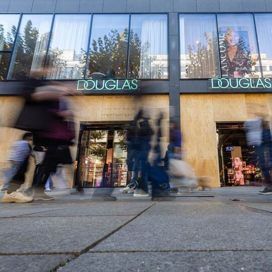 Vor Demonstrationen „Gen Z regelt“ - Vorbereitung Einzelhandel Vor Demonstrationen „Gen Z regelt“ - Vorbereitung Einzelhandel